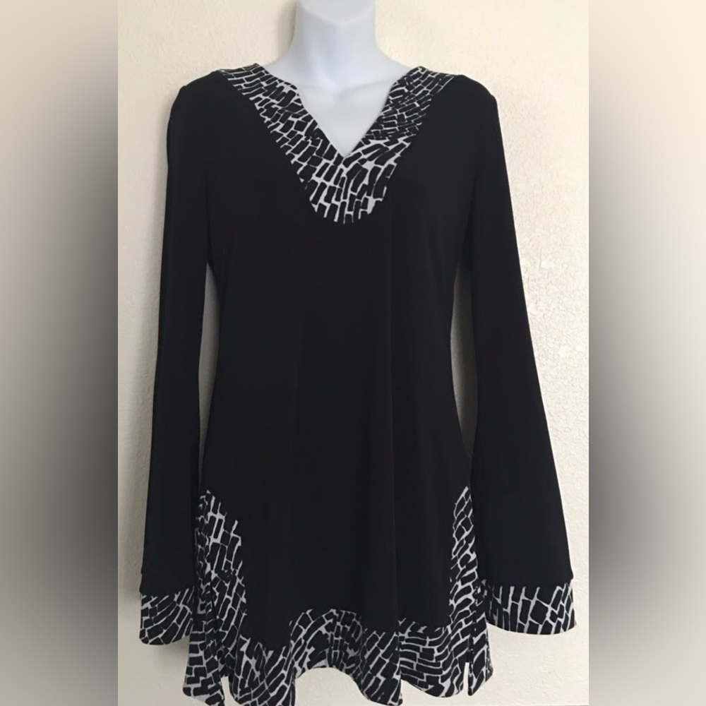 Great top to wear with leggings.